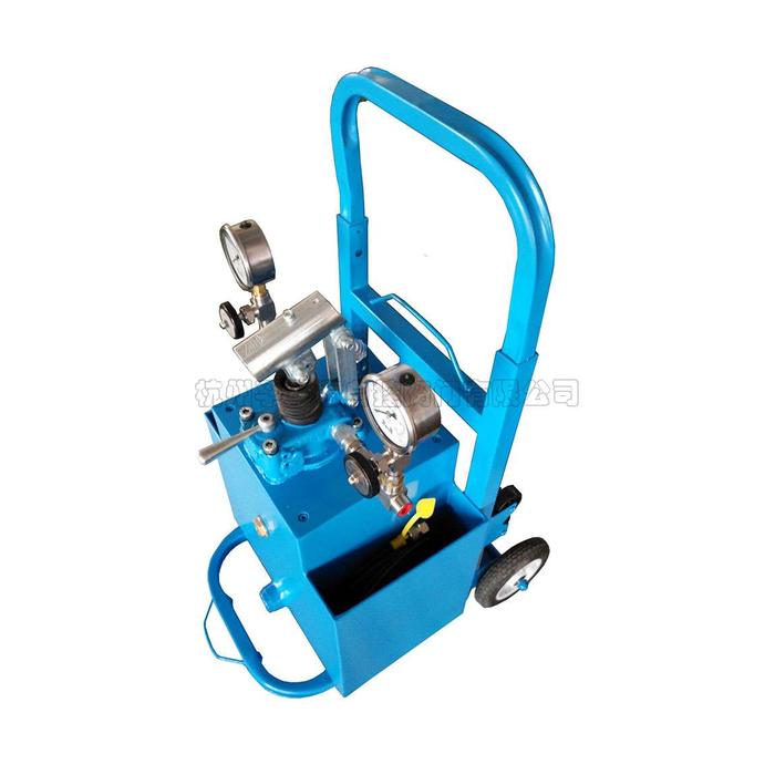 Mobile emergency hand pump